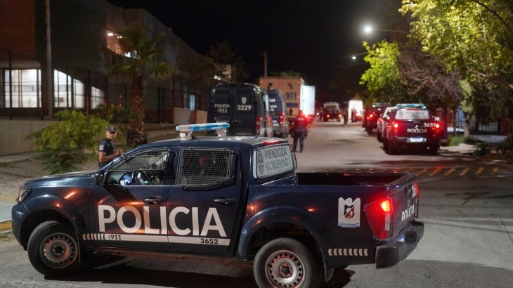 Godoy Cruz: detuvieron a un joven armado que intentó descartar un revólver en plena vía pública